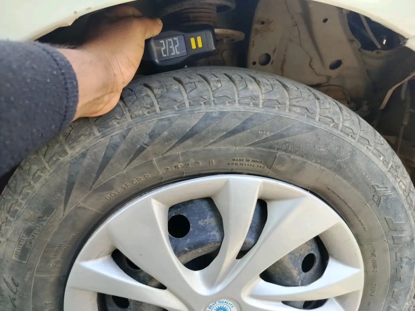 2019 Maruti Dzire VXI, Petrol, Manual, 75,556 km, tyre
