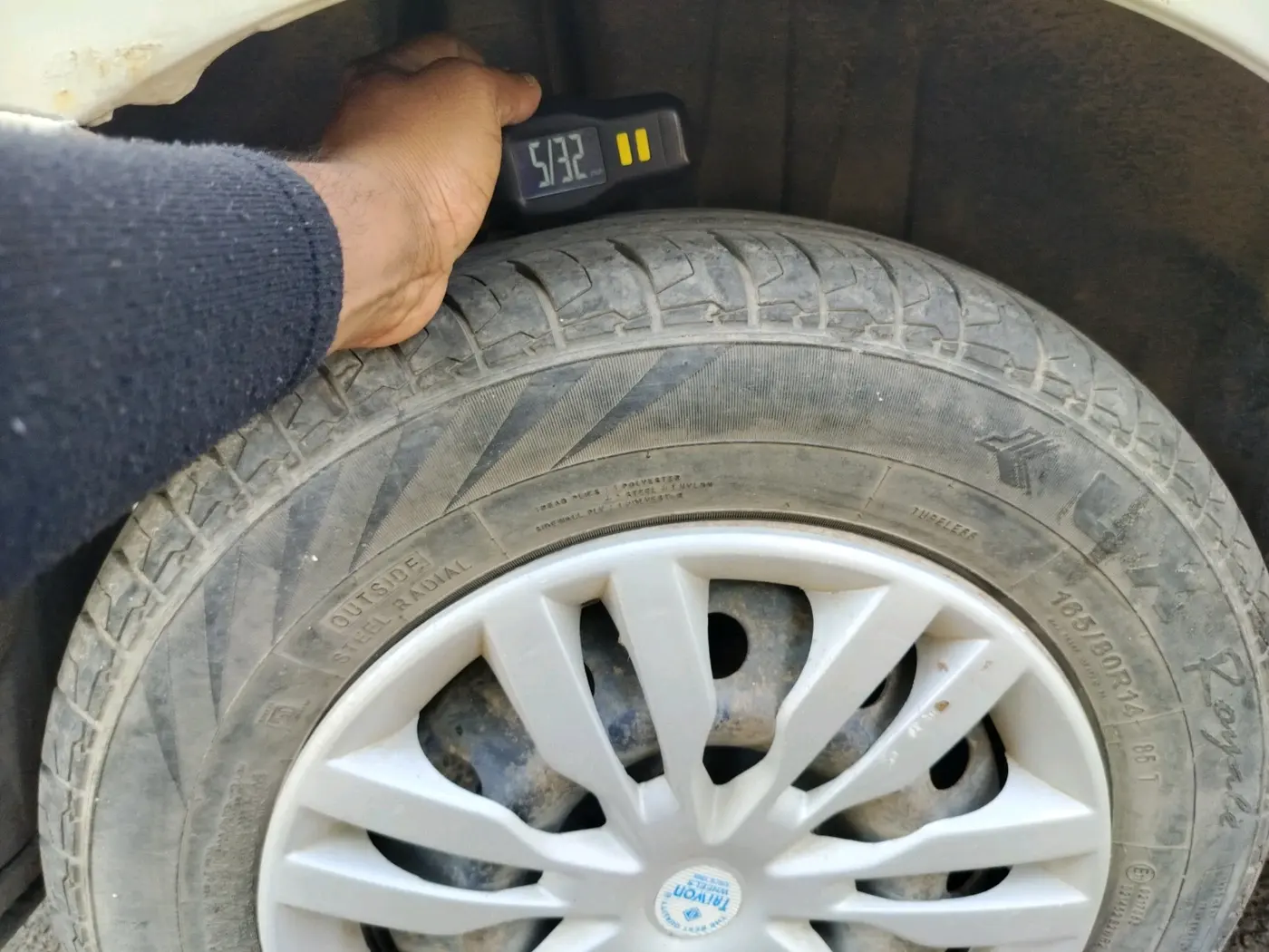 2019 Maruti Dzire VXI, Petrol, Manual, 75,556 km, tyre