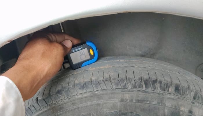 2012 Maruti Swift Dzire VXI, CNG, Manual, 82,313 km, tyre