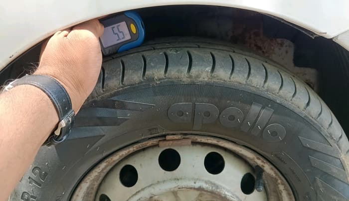 2015 Hyundai Eon ERA +, Petrol, Manual, 1,23,886 km, tyre