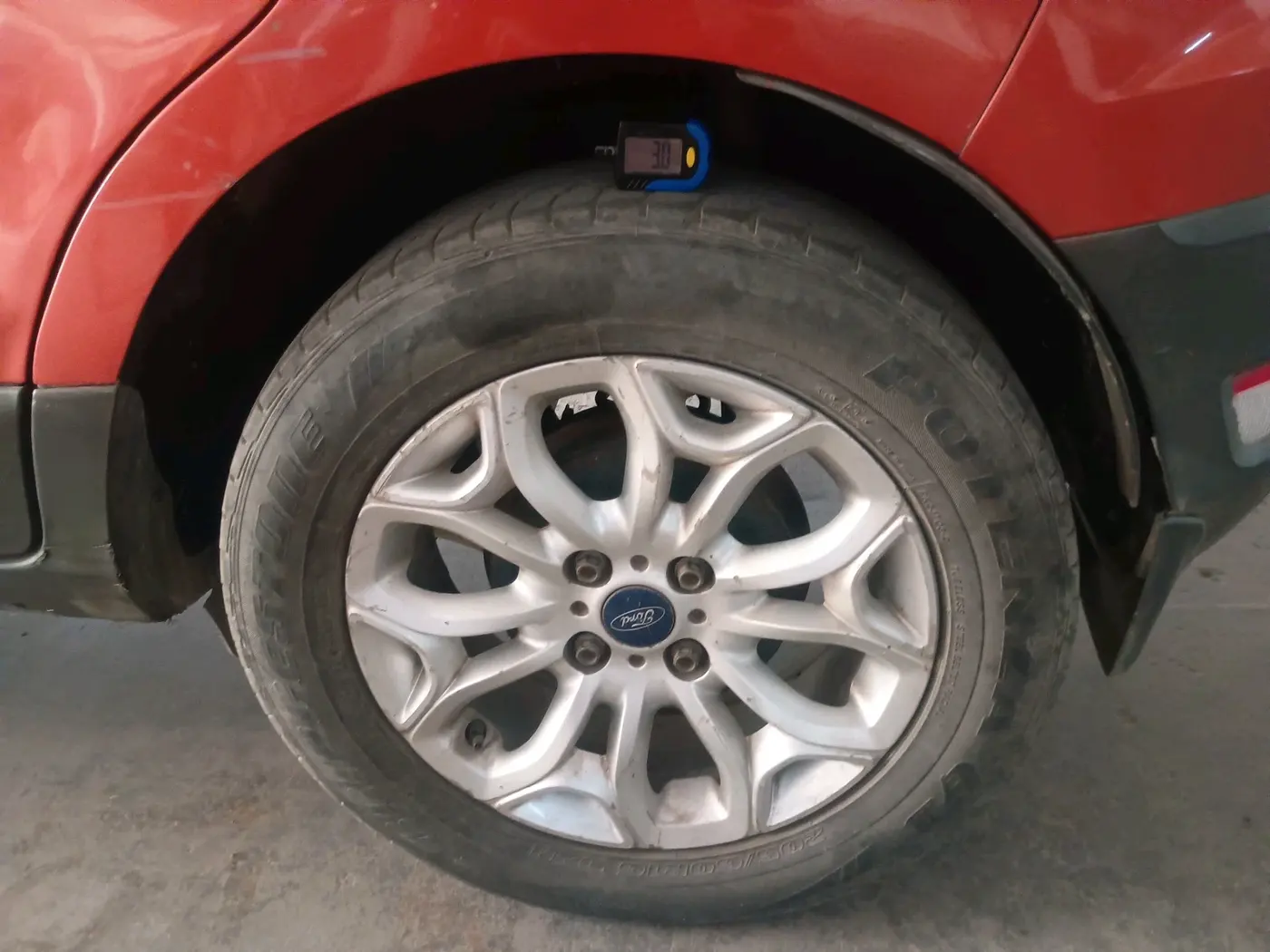 2013 Ford Ecosport TITANIUM 1.5L DIESEL, Diesel, Manual, 1,31,721 km, tyre