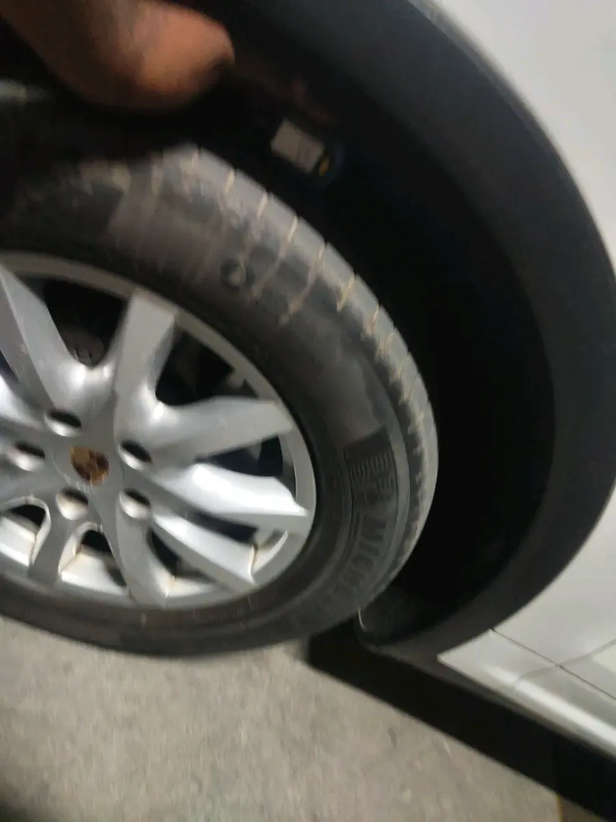 2014 Porsche Cayenne DIESEL, Diesel, Automatic, 1,50,259 km, tyre