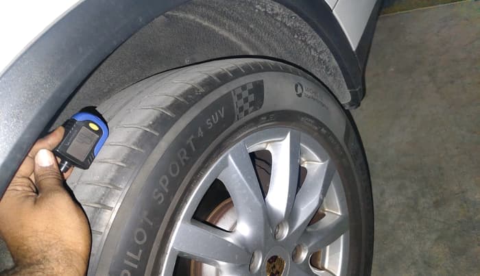 2014 Porsche Cayenne DIESEL, Diesel, Automatic, 1,50,259 km, tyre