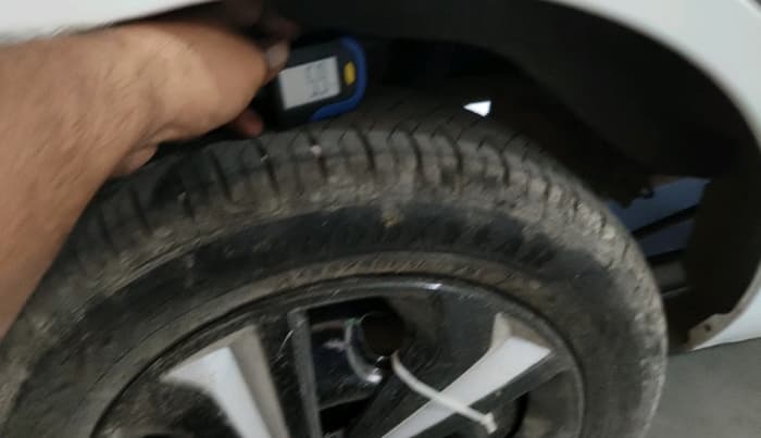 2016 Maruti Alto K10 VXI, CNG, Manual, 1,41,582 km, tyre
