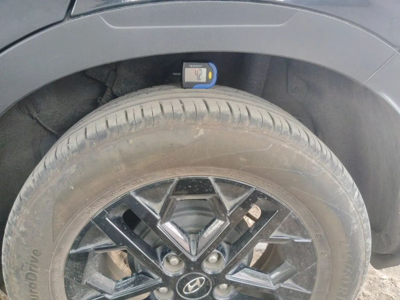 2024 Hyundai VENUE SX(O) 1.0 Turbo DCT Knight Edition, Petrol, Automatic, 24,210 km, tyre
