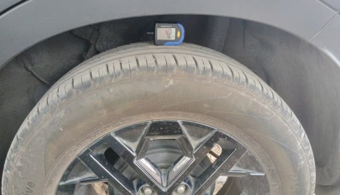 2024 Hyundai VENUE SX(O) 1.0 Turbo DCT Knight Edition, Petrol, Automatic, 24,210 km, tyre