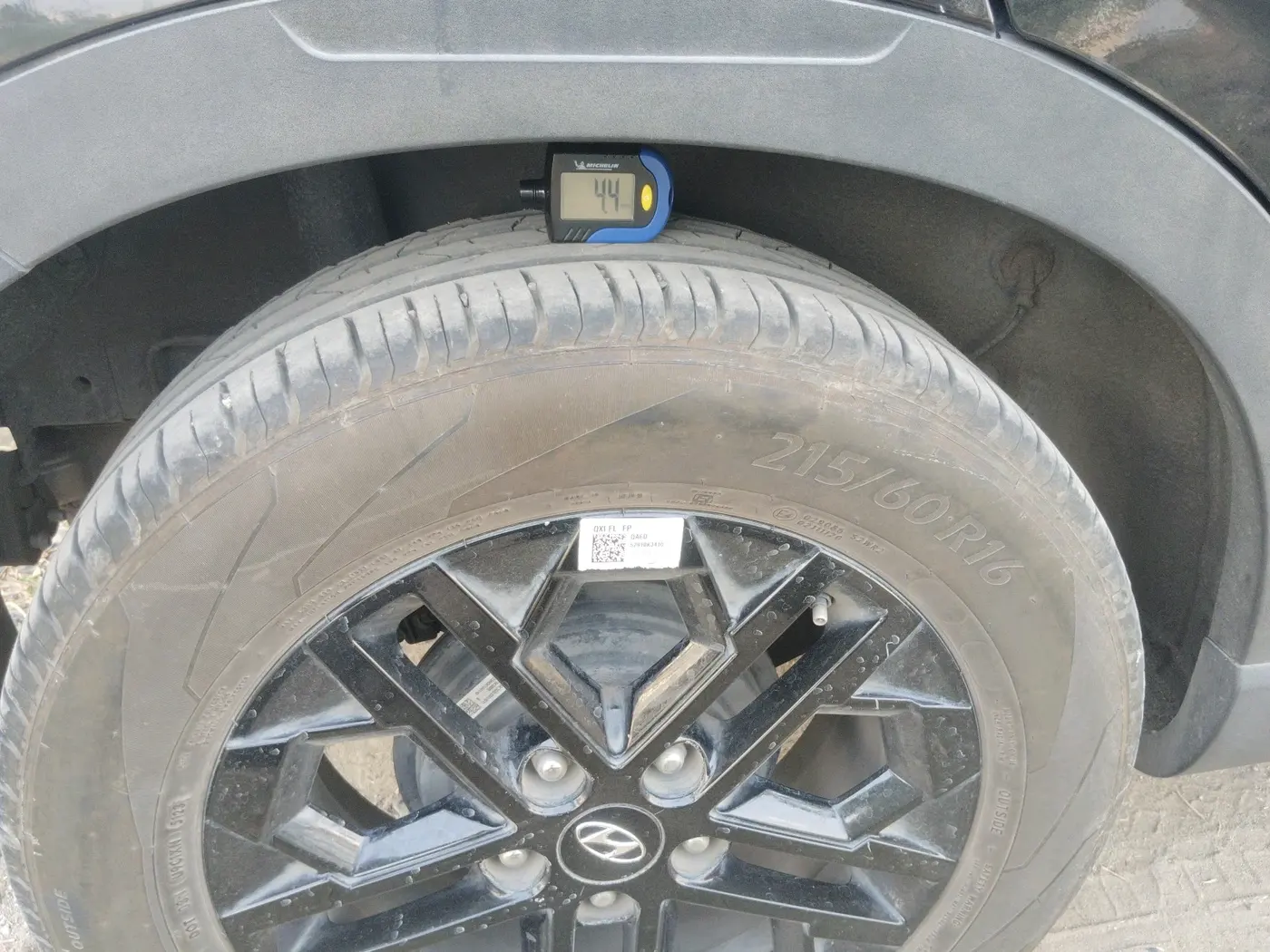 2024 Hyundai VENUE SX(O) 1.0 Turbo DCT Knight Edition, Petrol, Automatic, 24,210 km, tyre