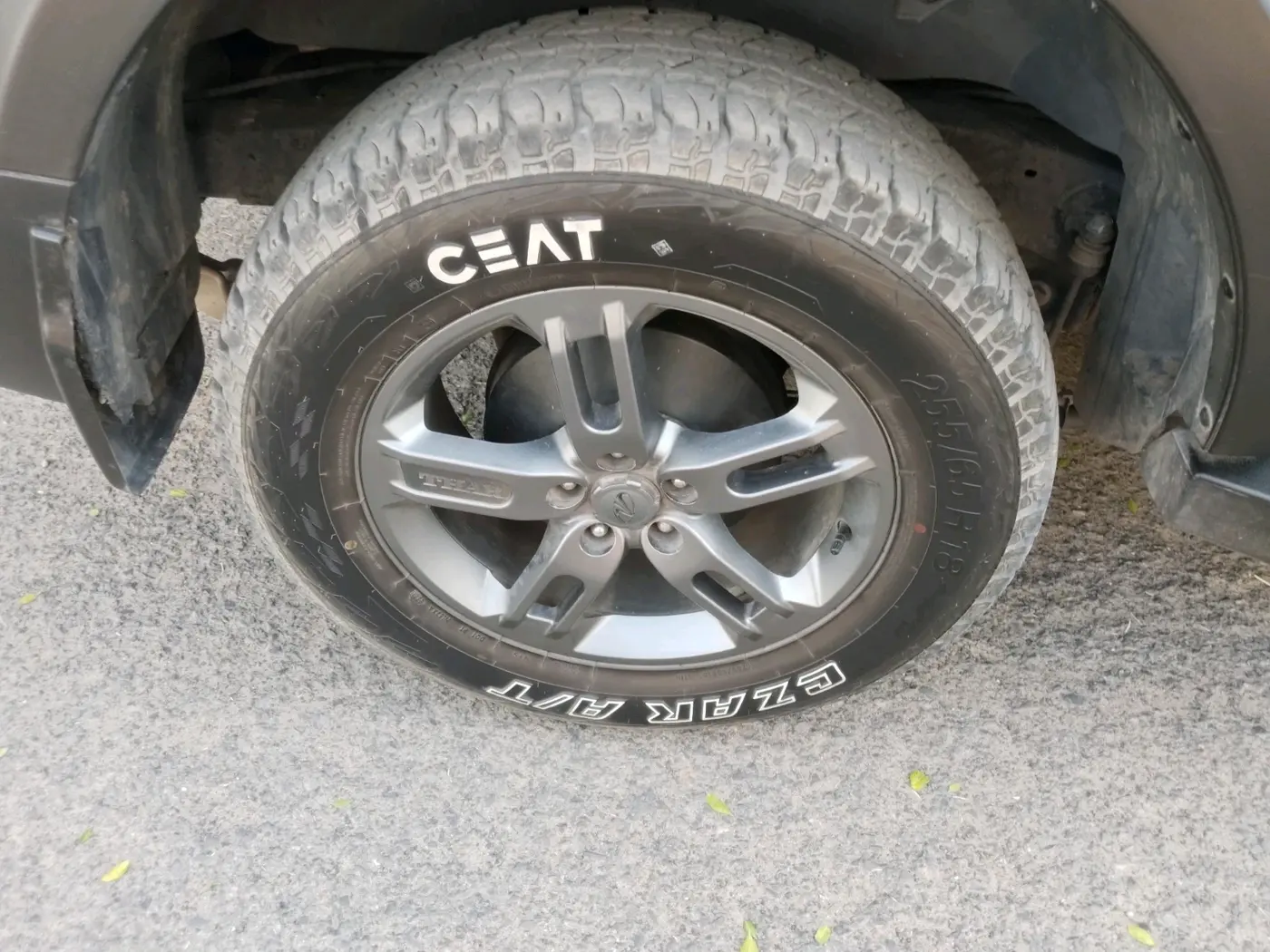 2021 Mahindra Thar LX D AT 4WD HT, Diesel, Automatic, 31,002 km, tyre
