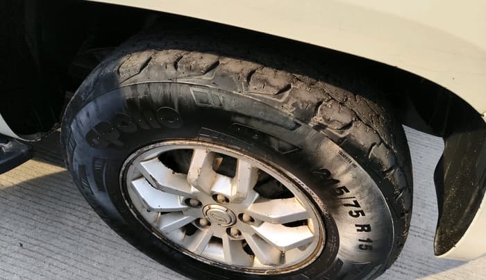 2015 Mahindra TUV300 T8, Diesel, Manual, 2,22,622 km, tyre