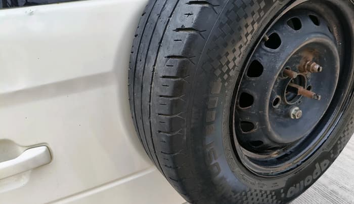 2015 Mahindra TUV300 T8, Diesel, Manual, 2,22,622 km, tyre