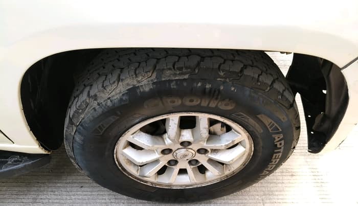 2015 Mahindra TUV300 T8, Diesel, Manual, 2,22,622 km, tyre
