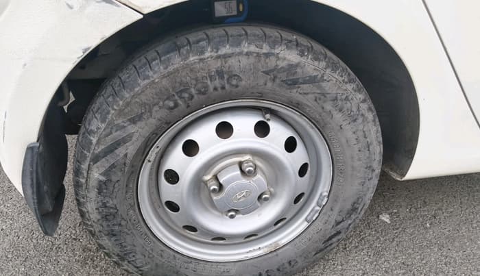 2013 Hyundai i10 MAGNA 1.1, Petrol, Manual, 60,495 km, tyre