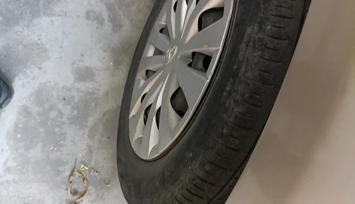2011 Toyota Etios G, Petrol, Manual, 86,949 km, tyre