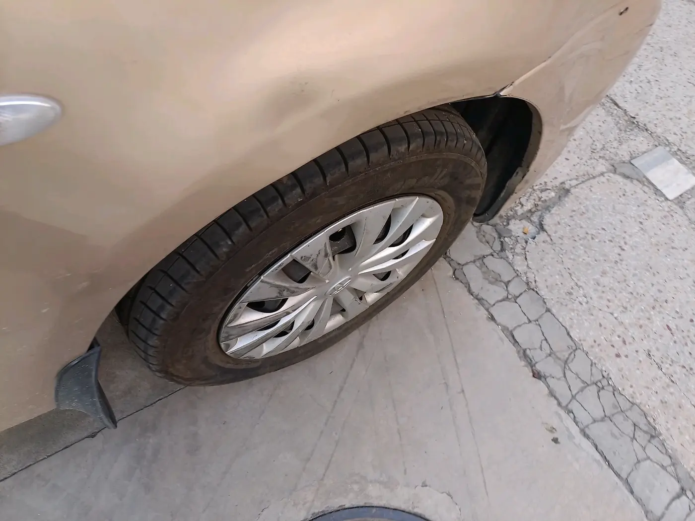 2011 Toyota Etios G, Petrol, Manual, 86,949 km, tyre