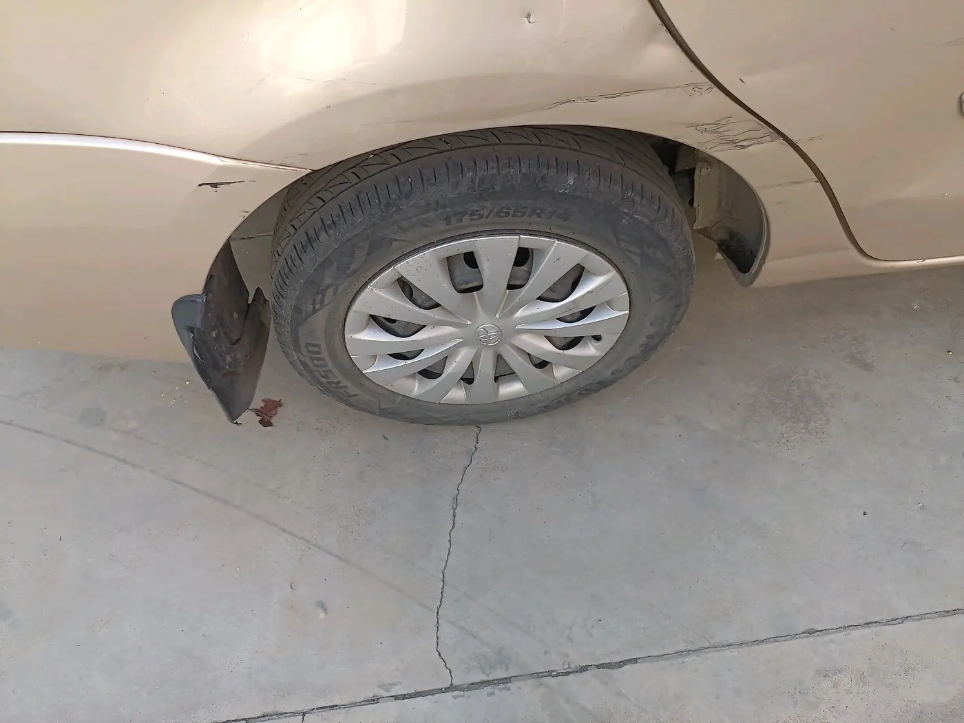 2011 Toyota Etios G, Petrol, Manual, 86,949 km, tyre