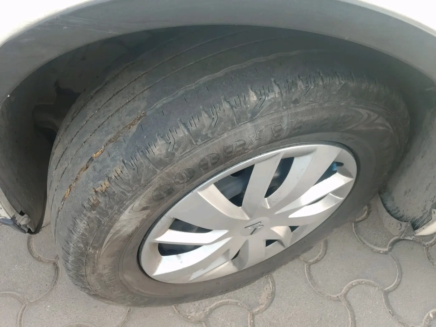2018 Mahindra XUV500 W6 AT 1.99, Diesel, Automatic, 1,10,899 km, tyre