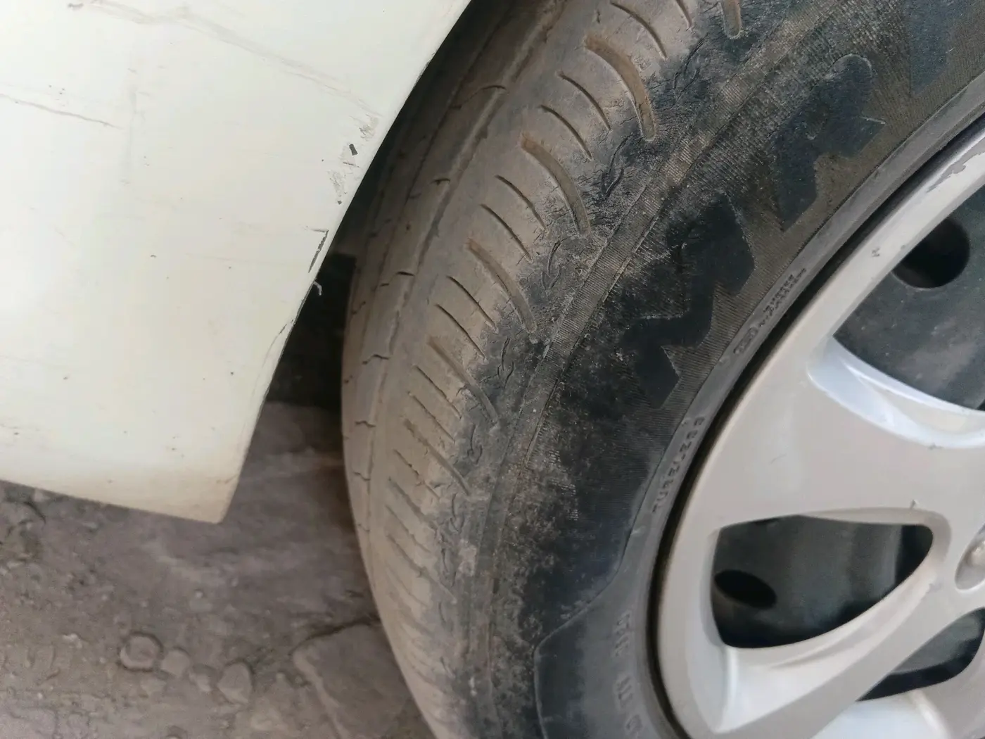 2012 Hyundai Verna FLUIDIC 1.6 VTVT EX, Petrol, Manual, 1,15,500 km, tyre