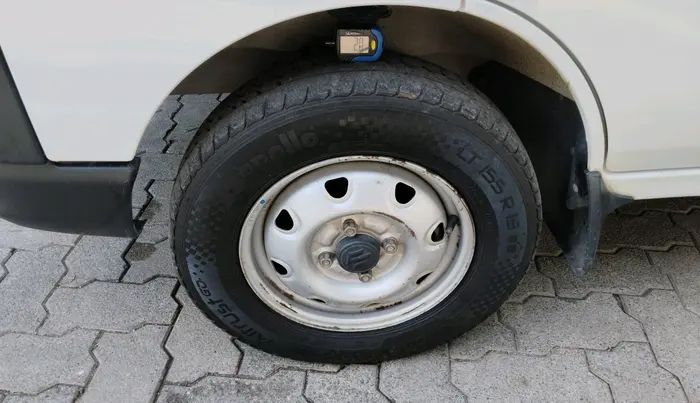2022 Maruti Eeco 5 STR AC (O), Petrol, Manual, 33,462 km, tyre