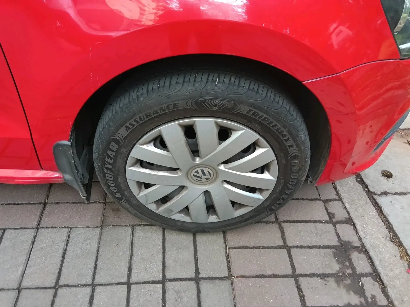 2015 Volkswagen Polo COMFORTLINE 1.2L, Petrol, Manual, 50,251 km, tyre