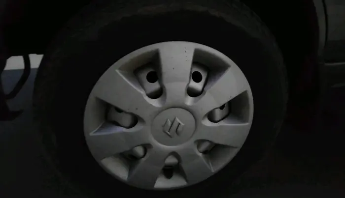 2023 Maruti Eeco 5 STR AC CNG, CNG, Manual, 27,800 km, tyre