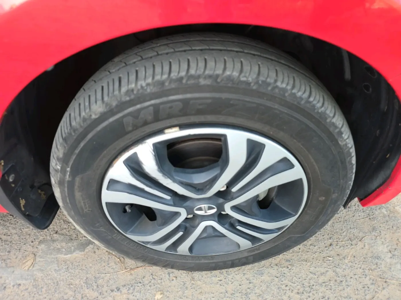 2023 Tata Tiago XTA PETROL, Petrol, Automatic, 16,071 km, tyre