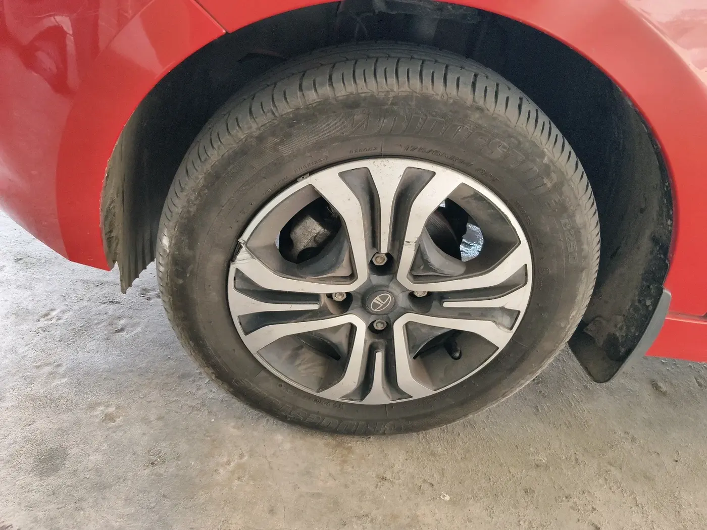 2024 Tata Tiago XT PETROL, Petrol, Manual, 23,295 km, tyre