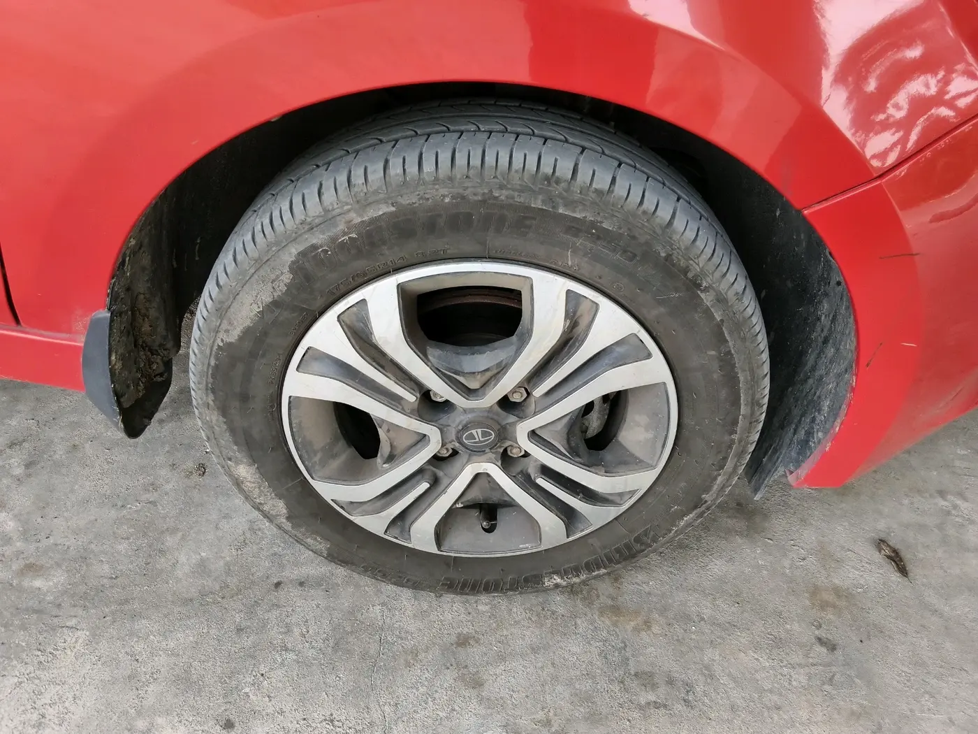 2024 Tata Tiago XT PETROL, Petrol, Manual, 23,295 km, tyre