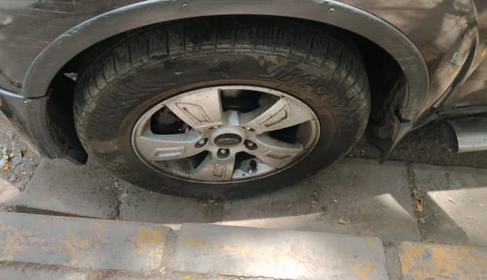 2013 Mahindra XUV500 W8, Diesel, Manual, 1,14,352 km, tyre