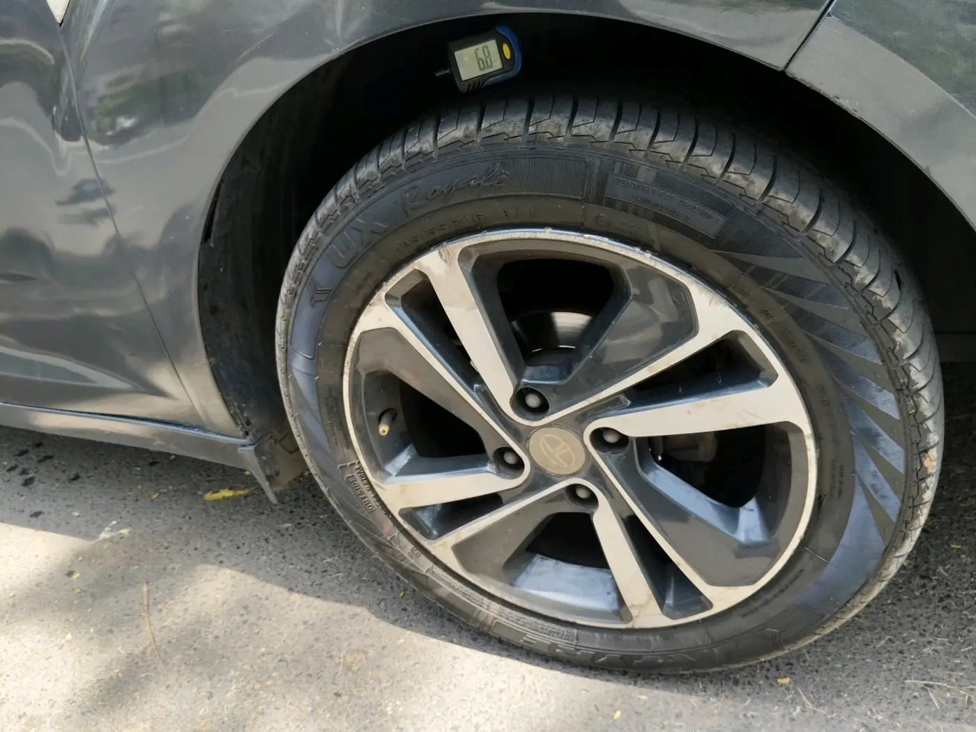 2020 Tata ALTROZ XZ PETROL, CNG, Manual, 80,080 km, tyre