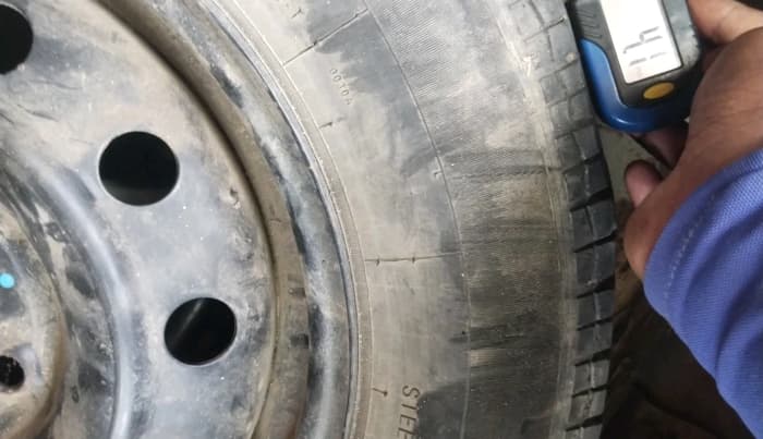 2013 Maruti Swift Dzire VXI, Petrol, Manual, 1,27,177 km, tyre