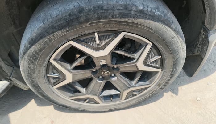 2024 Tata Safari ACCOMPLISHED PLUS DUAL TONE, Diesel, Manual, 17,275 km, tyre
