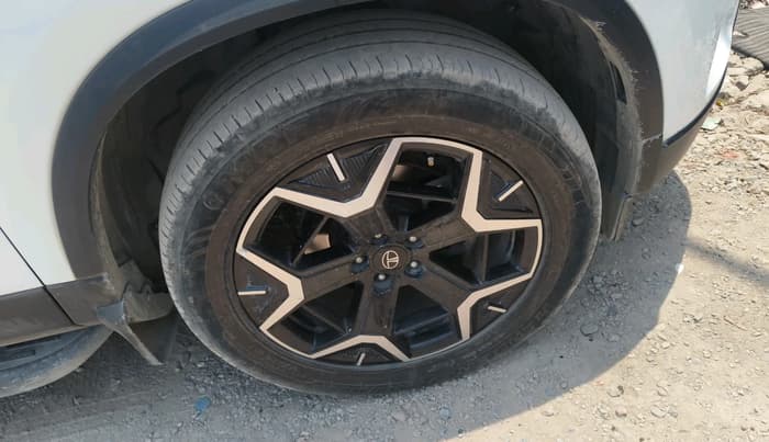 2024 Tata Safari ACCOMPLISHED PLUS DUAL TONE, Diesel, Manual, 17,275 km, tyre