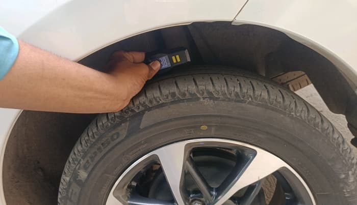 2024 Toyota RUMION V AT , Petrol, Automatic, 33,902 km, tyre