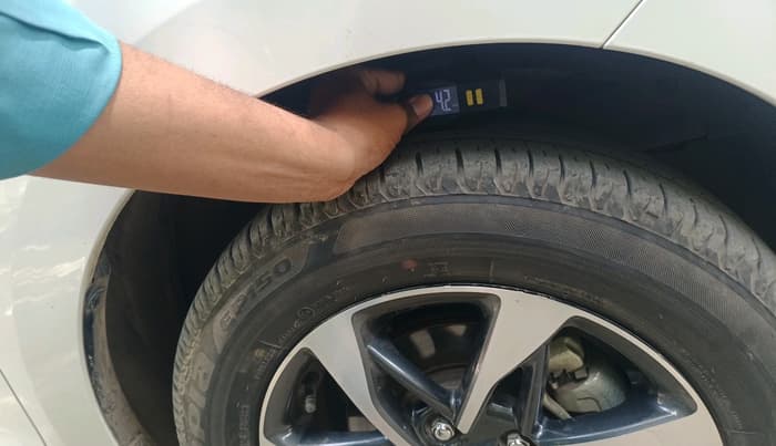 2024 Toyota RUMION V AT , Petrol, Automatic, 33,902 km, tyre