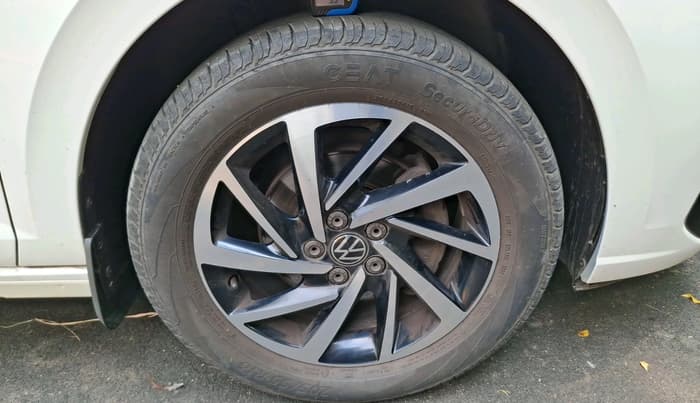 2023 Volkswagen VIRTUS TOPLINE TSI 1.0 AT, Petrol, Automatic, 21,495 km, tyre