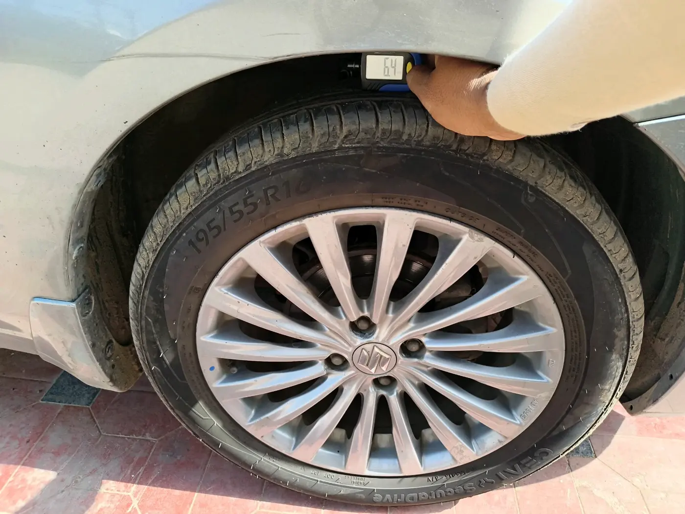 2017 Maruti Ciaz ALPHA DIESEL 1.3, Diesel, Manual, 1,79,328 km, tyre
