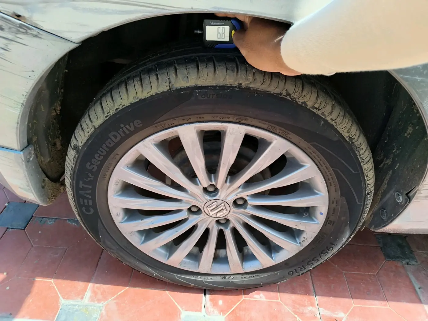 2017 Maruti Ciaz ALPHA DIESEL 1.3, Diesel, Manual, 1,79,328 km, tyre