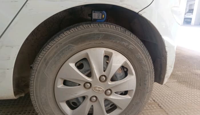 2011 Hyundai i10 SPORTZ 1.2, Petrol, Manual, 1,08,821 km, tyre