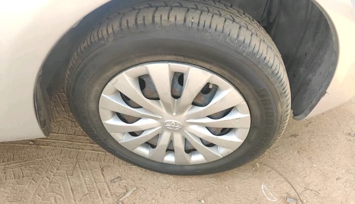 2012 Toyota Etios G, Petrol, Manual, 47,108 km, tyre