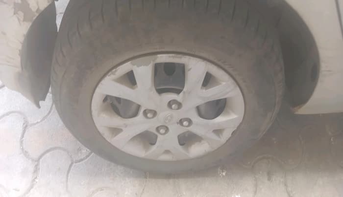 2014 Hyundai Grand i10 MAGNA 1.2 KAPPA VTVT, Petrol, Manual, 1,03,404 km, tyre