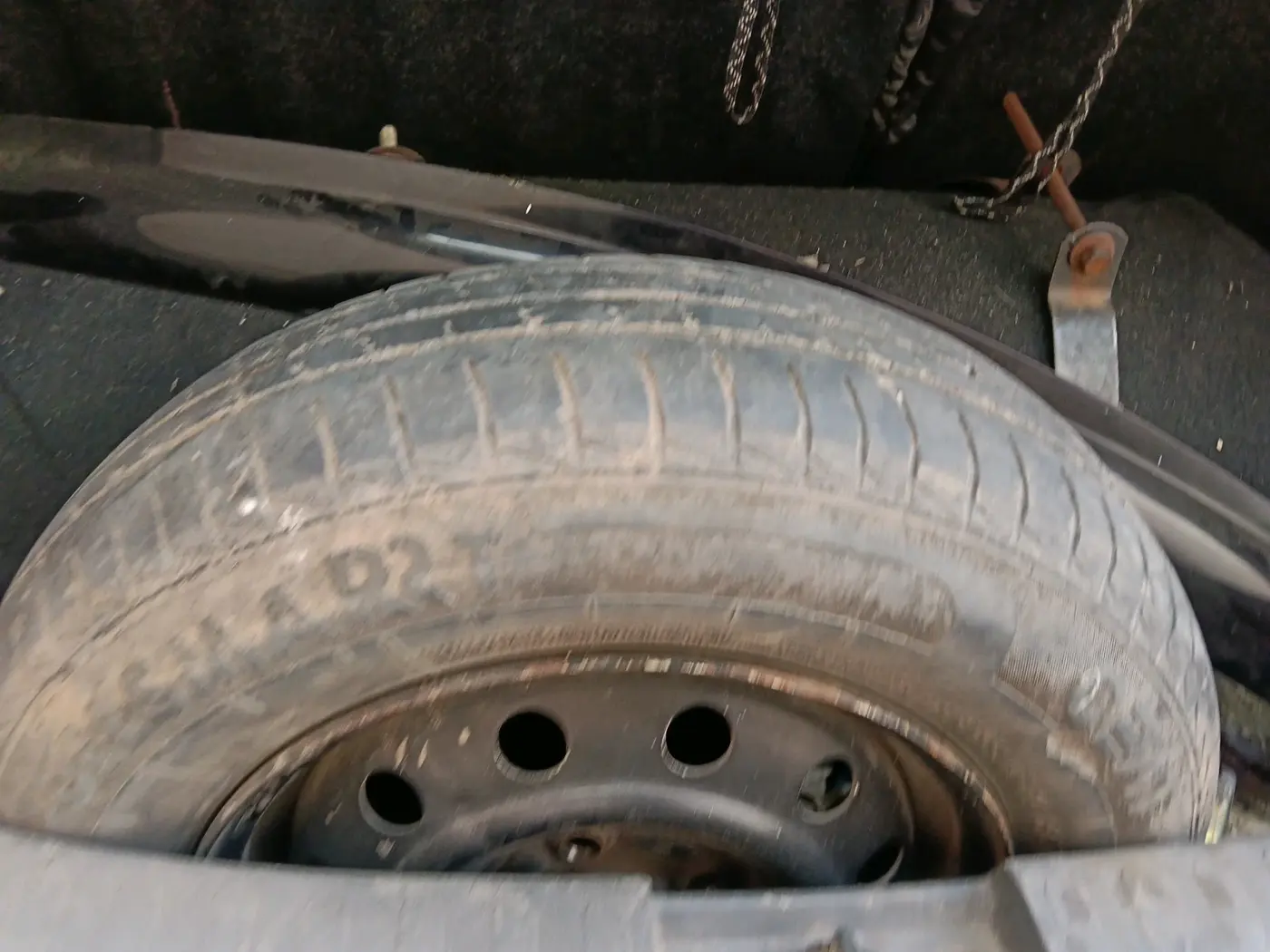 2011 Maruti Ritz LXI, CNG, Manual, 90,709 km, tyre