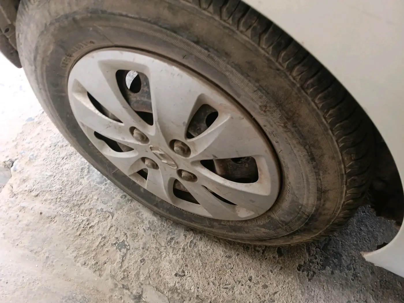 2012 Hyundai i10 MAGNA 1.1, CNG, Manual, 63,705 km, tyre