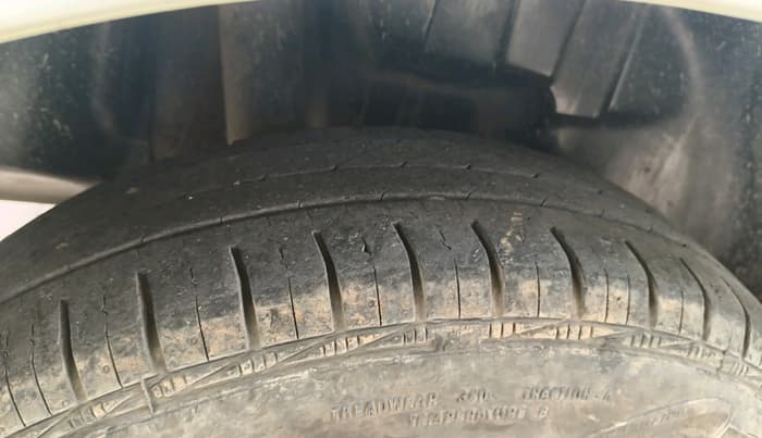 2018 Maruti Swift VXI, Petrol, Manual, 77,492 km, tyre