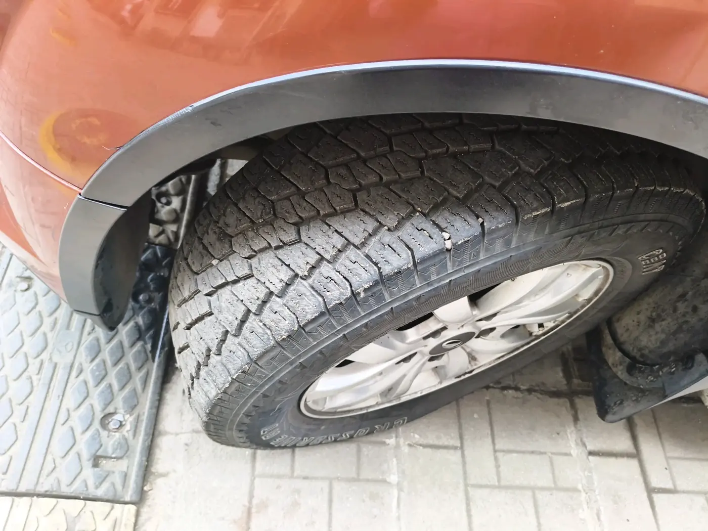 2017 Mahindra XUV500 W6 AT, Diesel, Automatic, 49,903 km, tyre