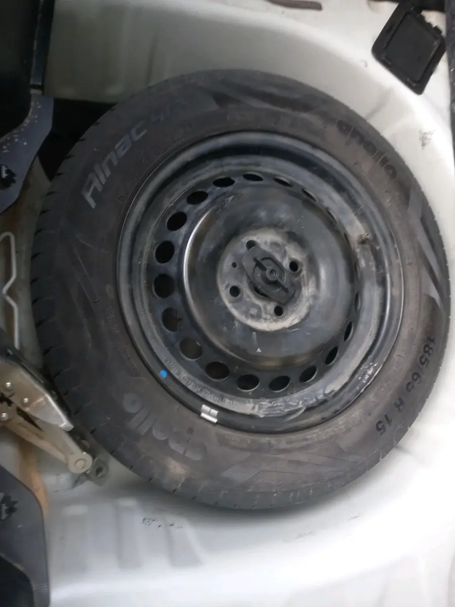 2023 Maruti Baleno DELTA PETROL 1.2, Petrol, Manual, 39,552 km, tyre