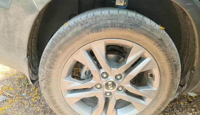 2019 KIA SELTOS HTX 1.5 DIESEL, Diesel, Manual, 1,21,322 km, tyre