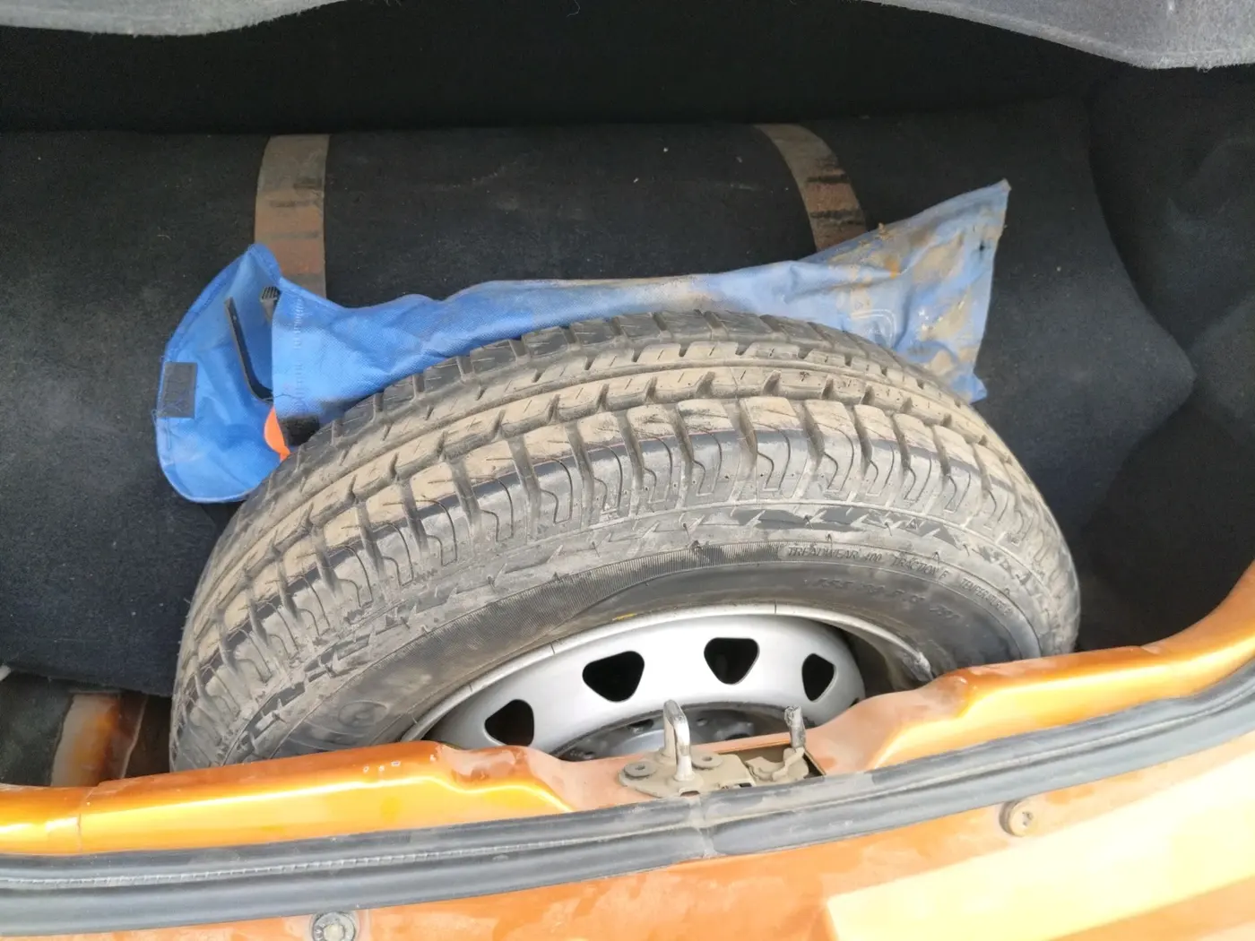 2018 Tata Tiago XZ PETROL, CNG, Manual, 1,22,746 km, tyre