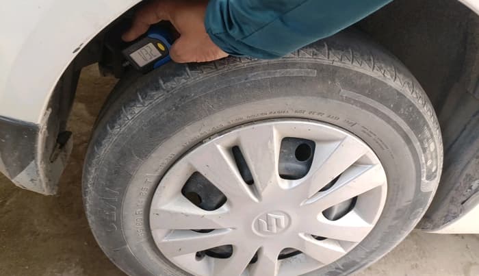 2012 Maruti Swift Dzire VXI, Petrol, Manual, 1,04,674 km, tyre