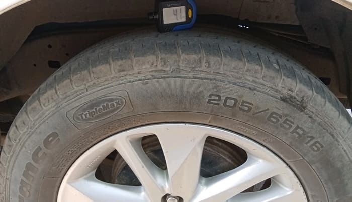 2017 Toyota Innova Crysta 2.8 GX AT 8 STR, Diesel, Automatic, 1,75,999 km, tyre