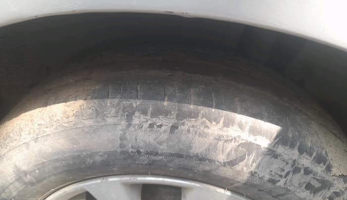 2013 Maruti Ertiga ZXI, Petrol, Manual, 99,915 km, tyre